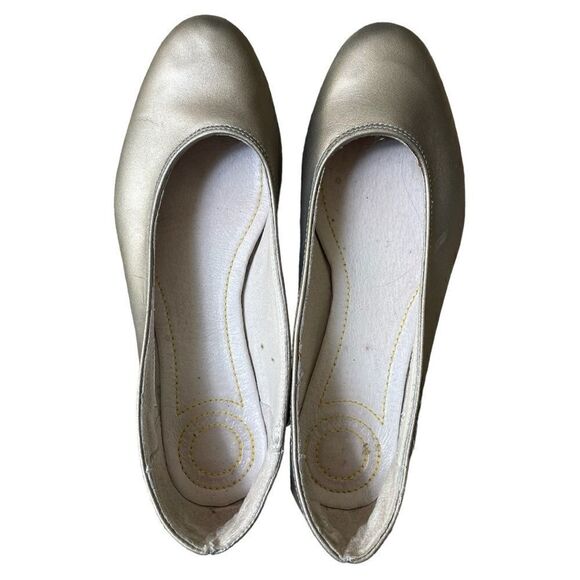 Lacoste- Ballet Flat- size 5.5 gently used - white and black croc logo - Picture 1 of 7